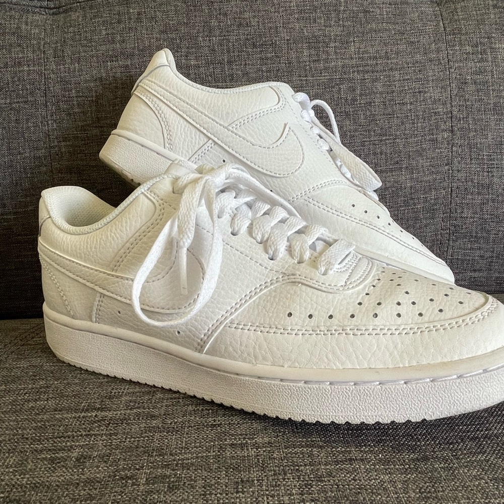 Women’s size 6 Nike Court Vision.